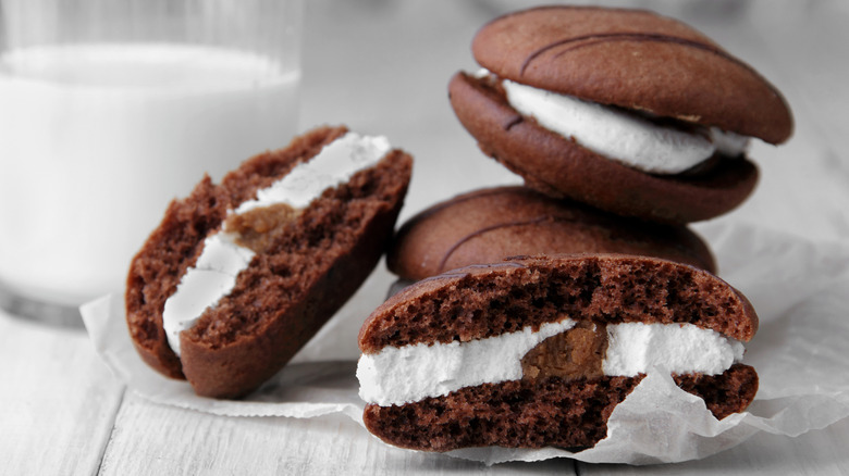 whoopie pies with cream filling