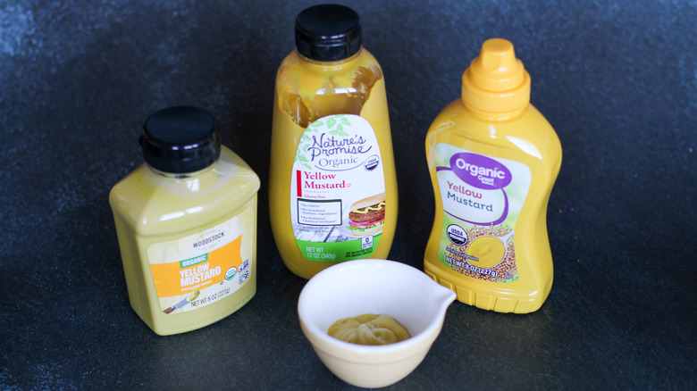 Organic mustards bottles with dip