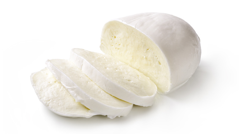 Mozzarella cheese slices