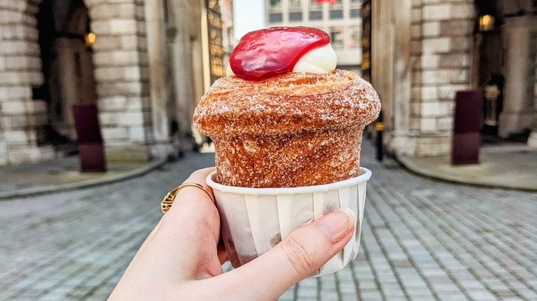 Richoux strawberry cream cruffin