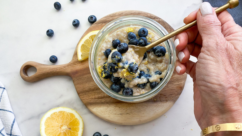 tapioca pudding with blueberries