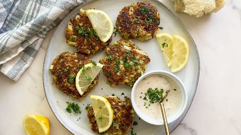 mushroom crab cakes with sauce