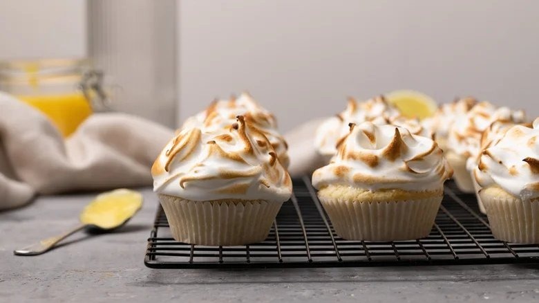 frosted lemon meringue cupcakes