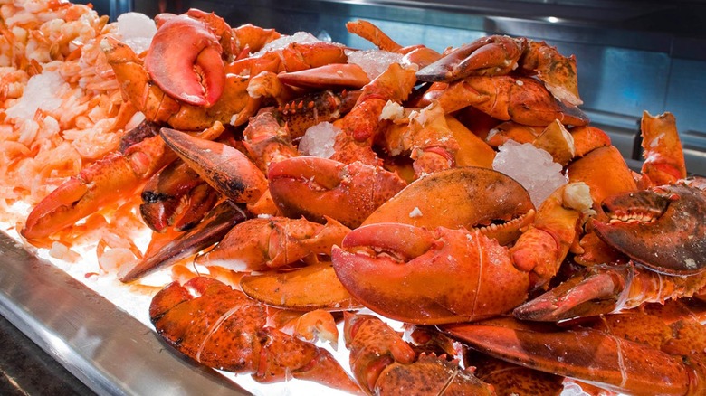 Lobster and shrimp on the bar at Cafe Sierra