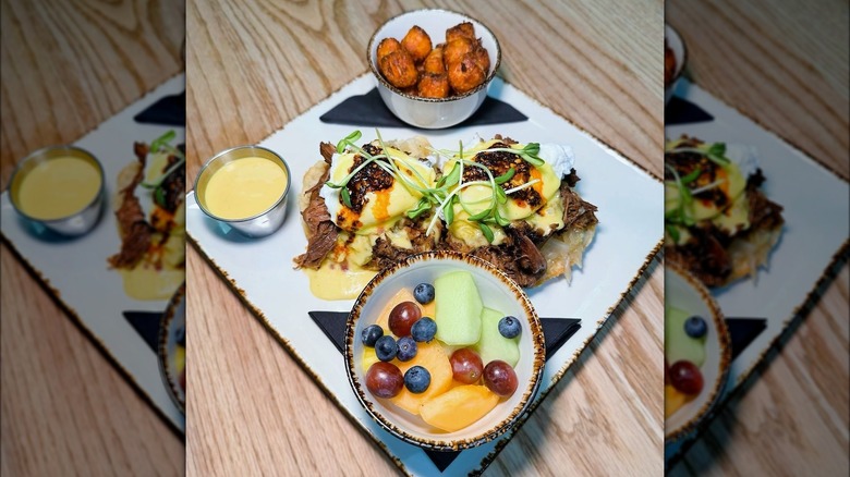 Biscuit sandwich with fruit