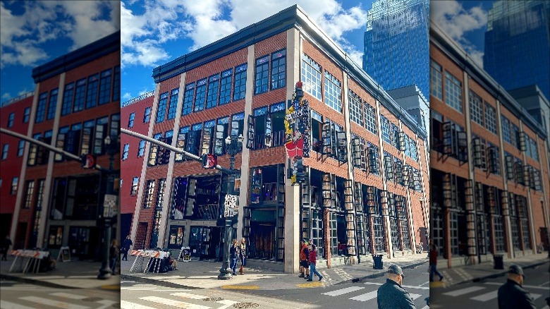 Kid Rock's Honky Tonk exterior photo