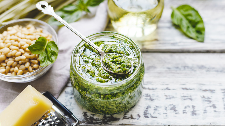 Green pesto sauce