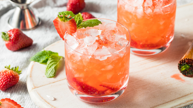 strawberry gin smash cocktail