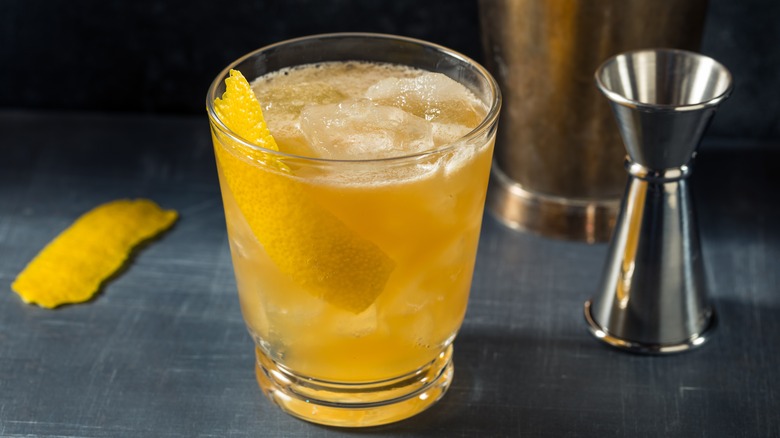 Gold rush cocktail 