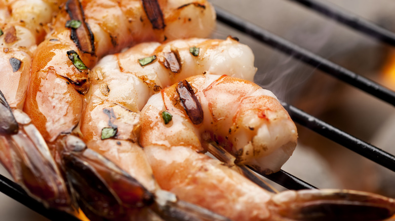 skewer shrimp grill char 