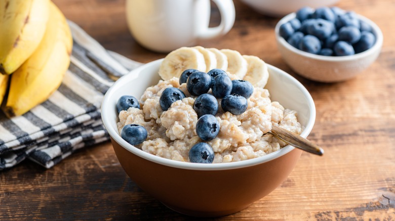 Oatmeal with blueberries and banana