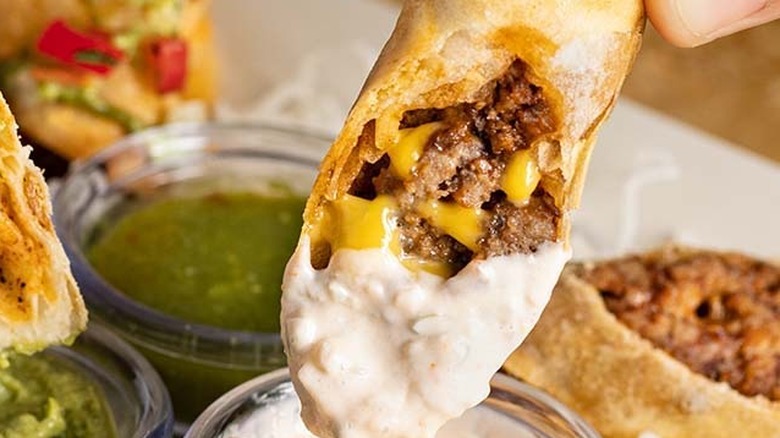 Cheeseburger Spring Roll with sauce