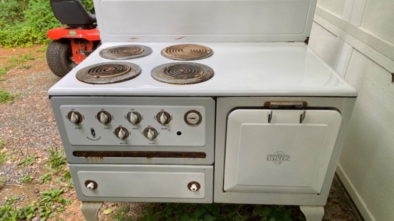 electric range from the 1930s