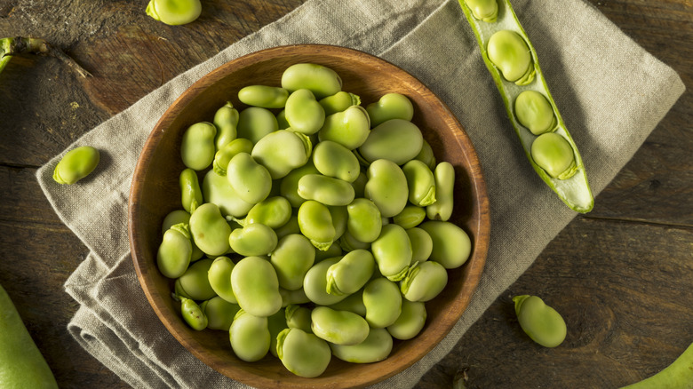 Green beans in a bowl