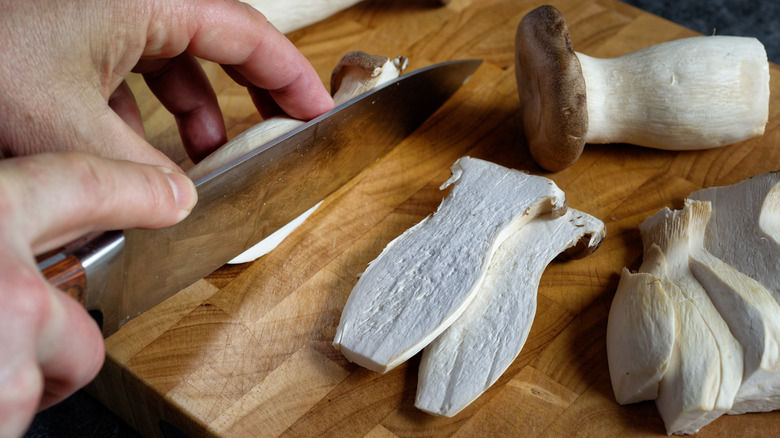 slicing king oyster mushrooms