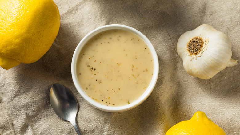 Garlic dressing with lemons