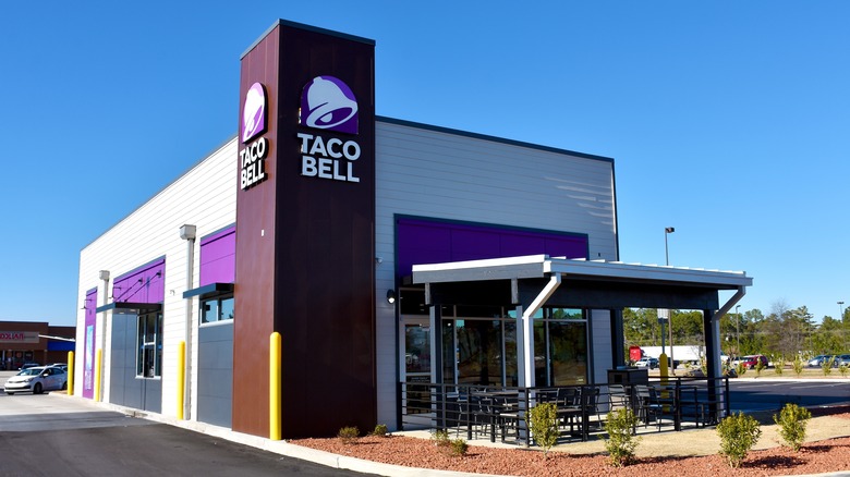 Taco Bell storefront