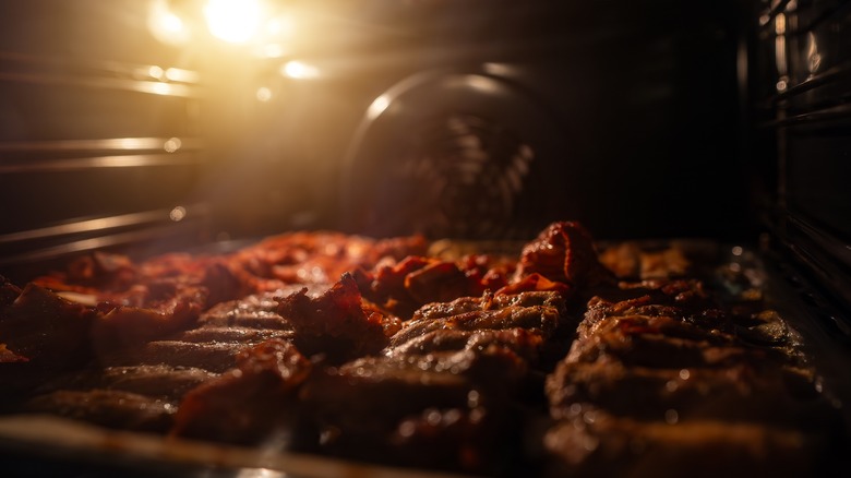 ribs cooking in oven 