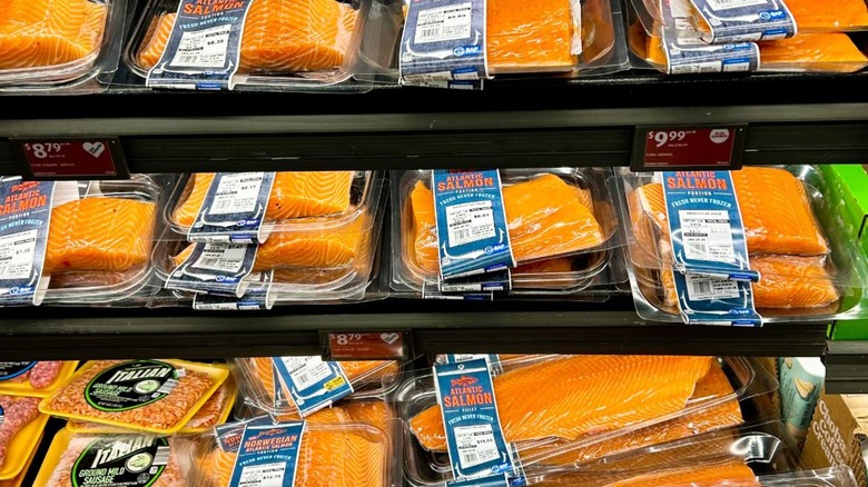 Aldi salmon display