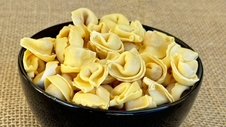 Tortellini in black bowl