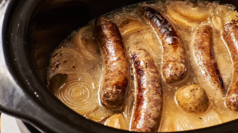 Beer brats in slow cooker