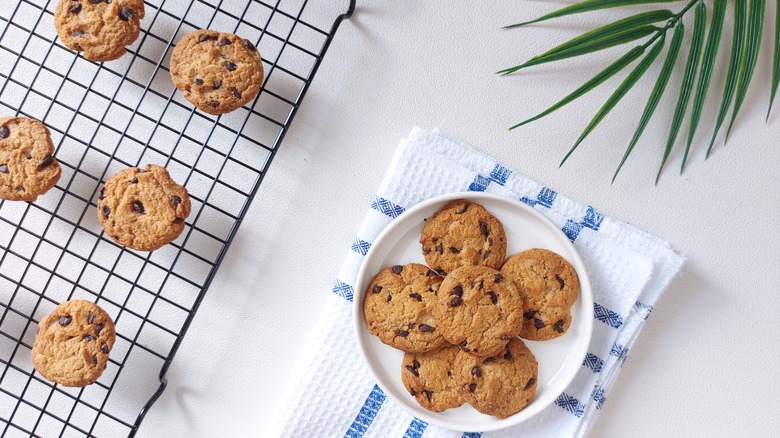 cookies on cooling rack