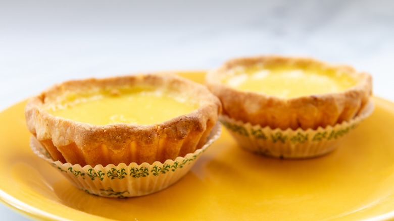 Egg tarts on plate