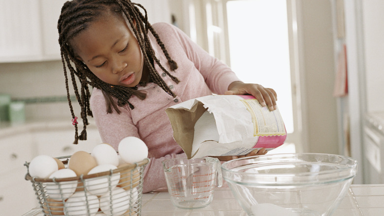 Measuring out sugar