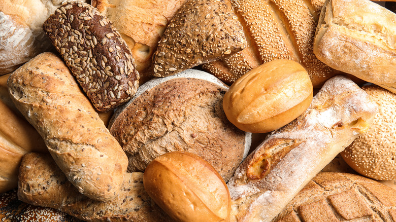 Many kinds of bread