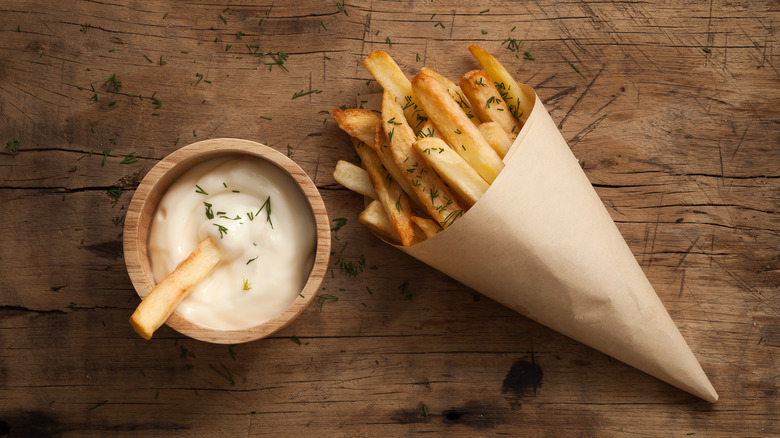 sour cream with french fries