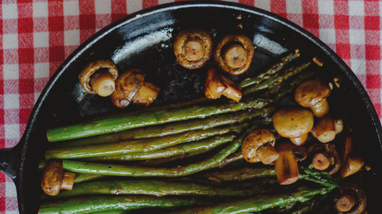 skillet with mushrooms and asparagus