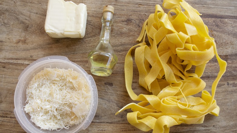 ingredients for pasta Alfredo