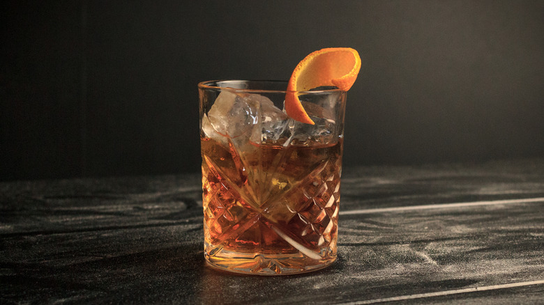 old fashioned cocktail