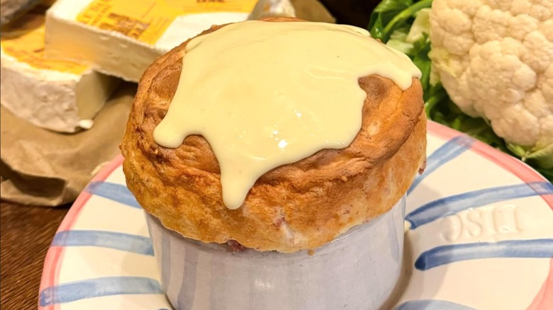 Soufflé with brie 