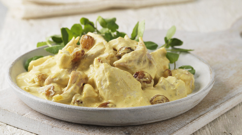 Creamy chicken dish with mushrooms 