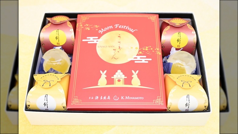 artistic mooncake gift box