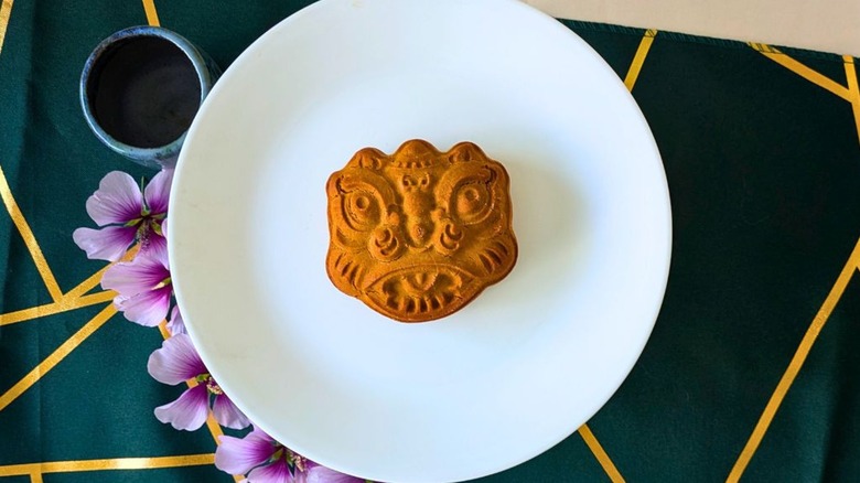 dragon mooncake