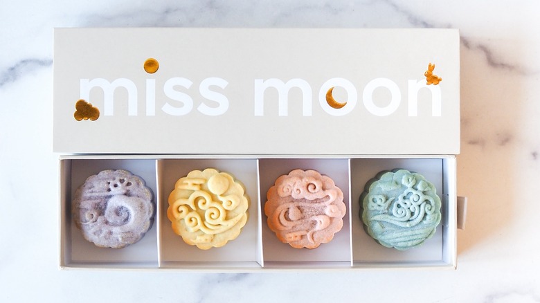 snow skin mooncakes in box