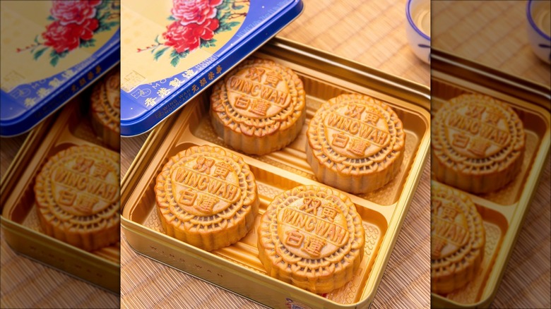 mooncakes in tin