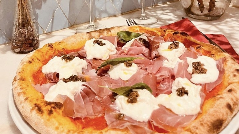 Pizza with prosciutto