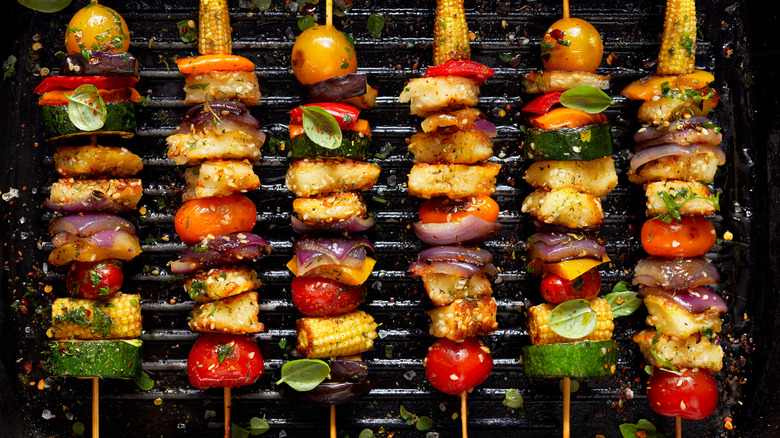 Vegetarian kabobs with tomatoes