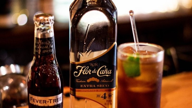 Flor de Caña 4 Year bottle