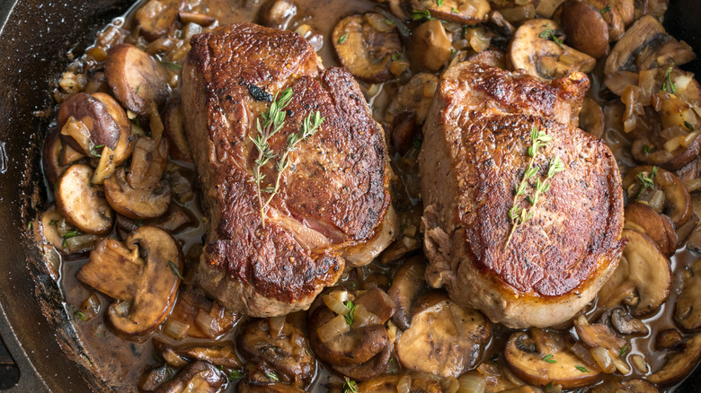 Steaks in mushroom sauce