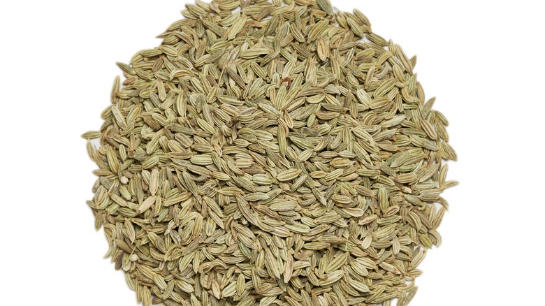 Dry fennel seeds