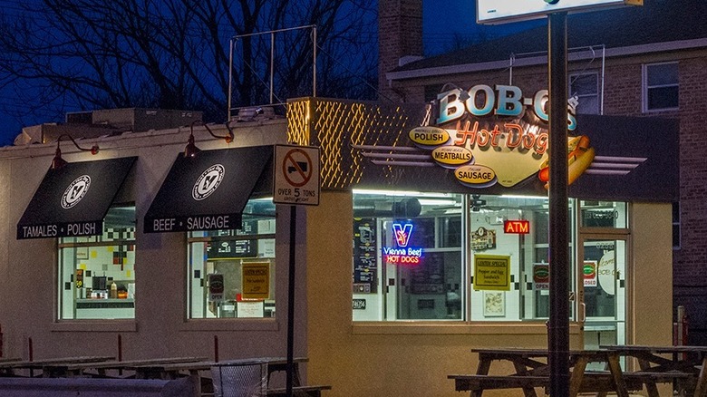 Exterior Bob-O's Hot Dogs building