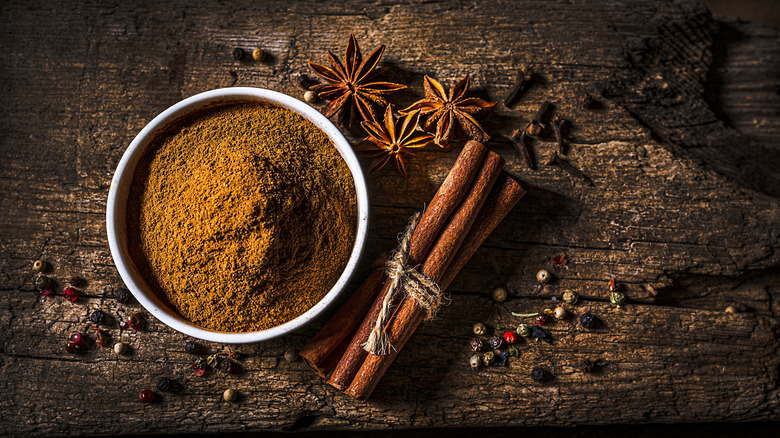 Ground cinnamon and spices