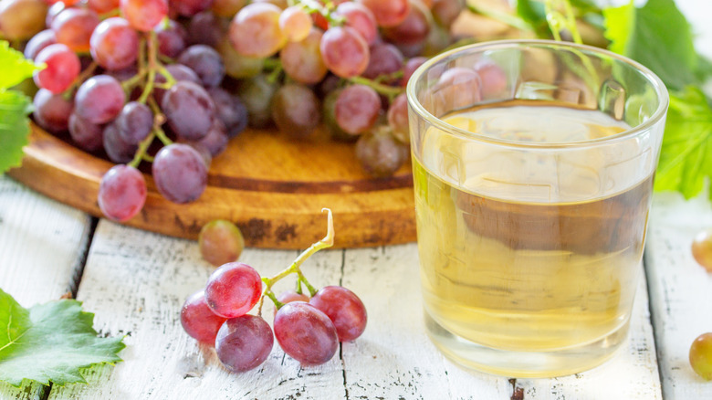 White grape juice with grapes