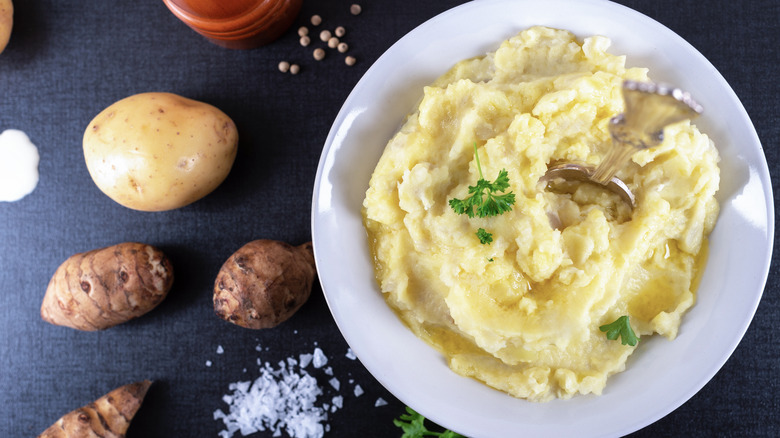 Mashed potatoes with artichokes