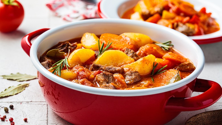 beef stew potatoes red pot