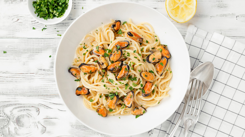 white clam pasta with herbs 